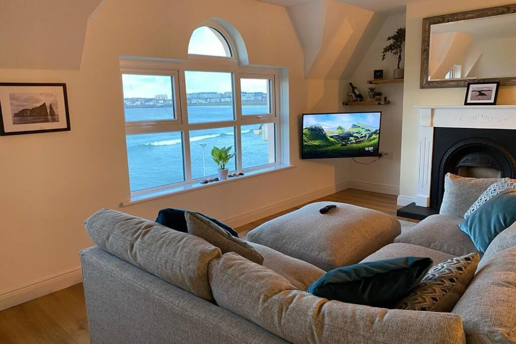 Sound Of The Sea - Penthouse In Portrush Apartment Екстериор снимка
