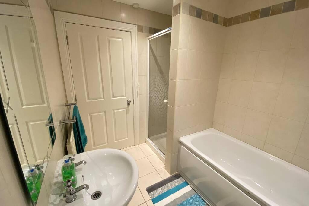 Sound Of The Sea - Penthouse In Portrush Apartment Екстериор снимка